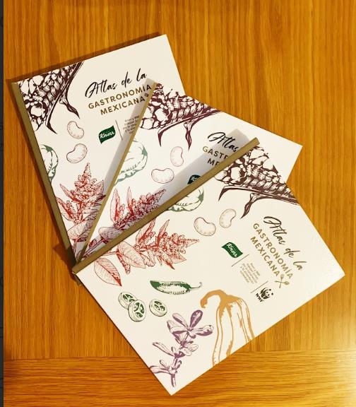 Ejemplares del Atlas Knorr y WWF