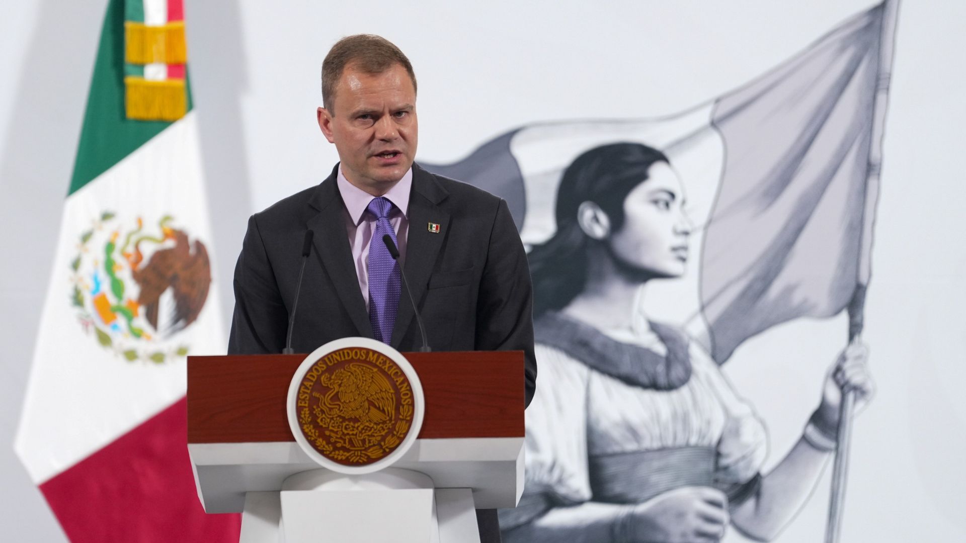 Willem Uijen en el anuncio de inversión.