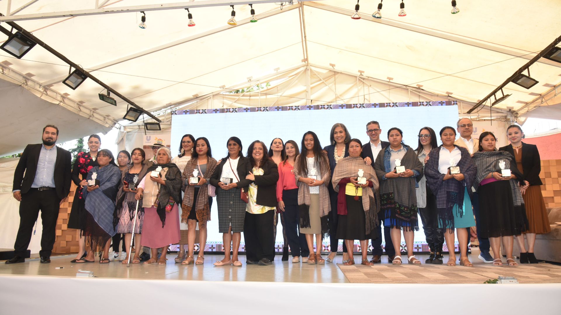 Unilever y Enactus con Mujeres de Tlamacazapa 