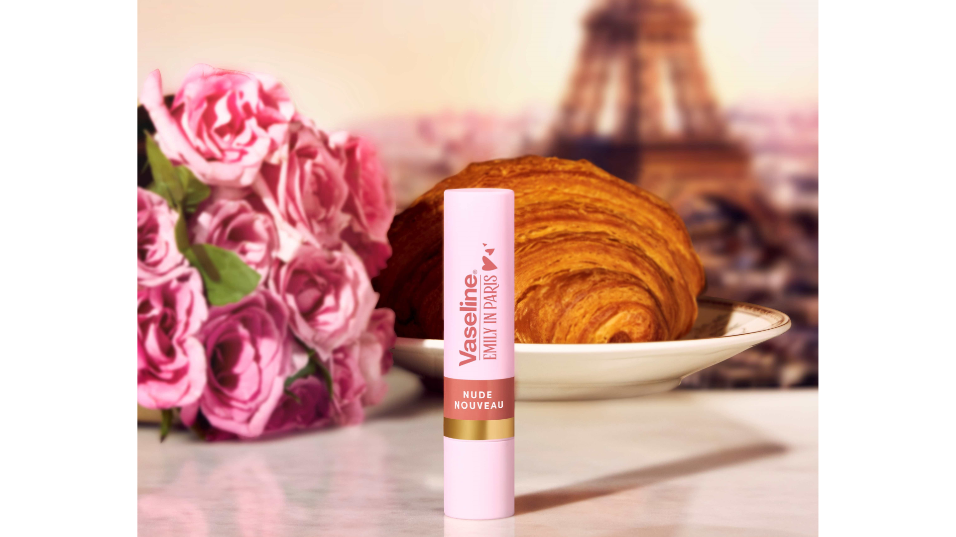 Colaboración entre Vaseline y Emily in Paris