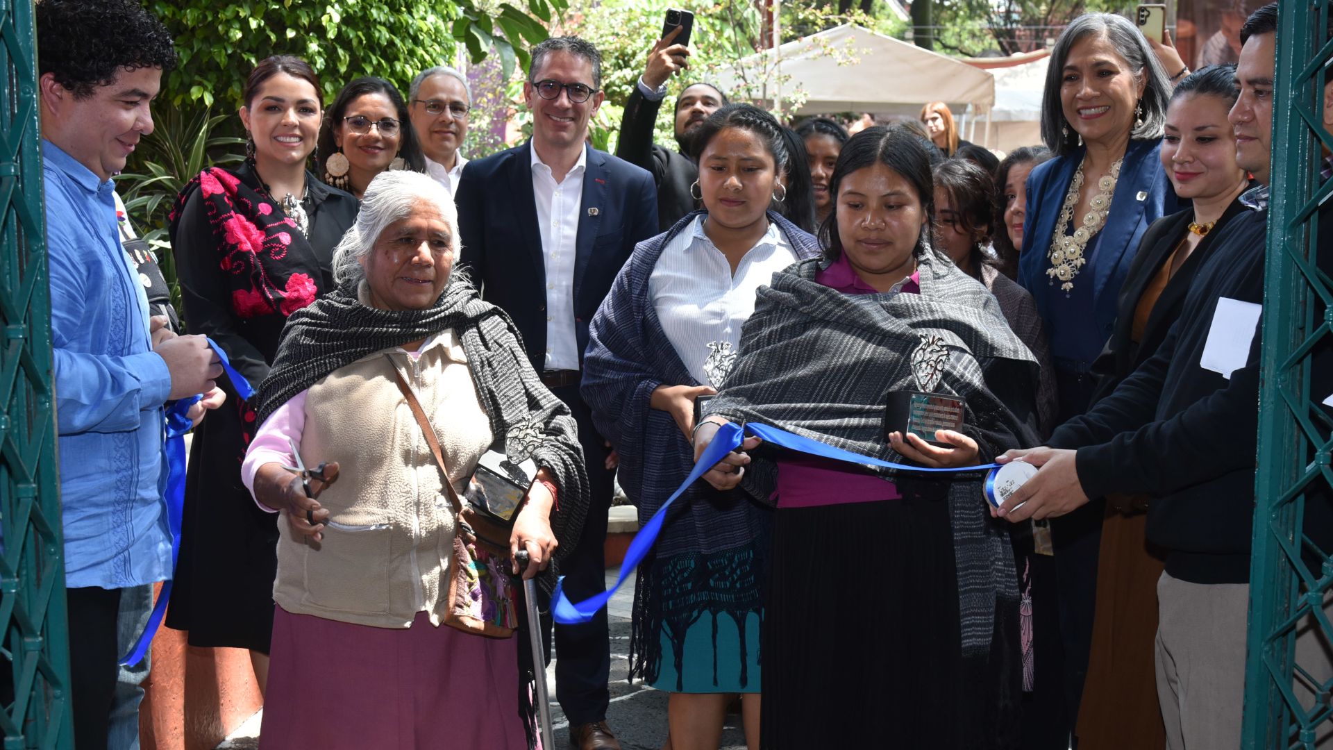 Mujeres Artesanas en la inaguración de la exposición