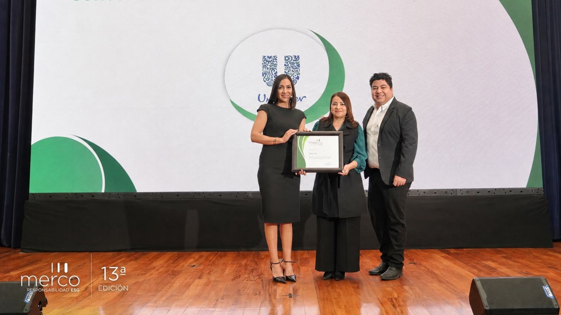 Representantes de Unilever de México reciben el reconocimiento Merco ESG 2026.